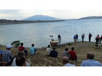 Serinlemek için girdikleri suda can verdiler