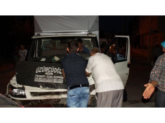 Otomobille kamyonet çarpıştı: 6 yaralı