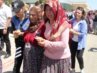 Şehit polisler gözyaşları arasında toprağa verildi