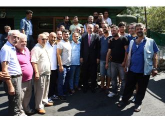 Cumhurbaşkanı Erdoğan’dan dolmuş durağına sürpriz ziyaret