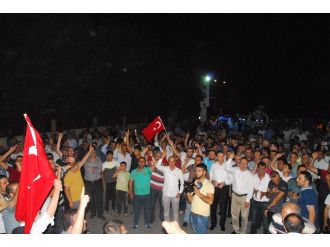 Siirtliler teröre lanet yağdırdı