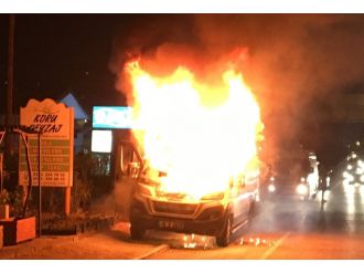 İşçi dolu servis alev alev yandı