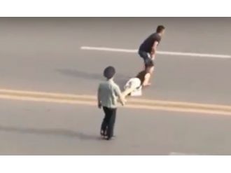 Cadde ortasında kadına şiddet!