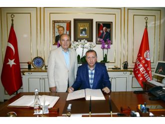 Cumhurbaşkanı şeref defterine ne yazdı ?