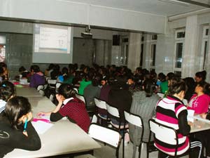 Gönüllü Öğretmenler Yurtta Öğrenciler Etütte