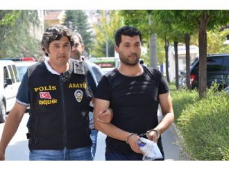 Girdiği evde gasp yaptı, yetmedi senet imzalattı