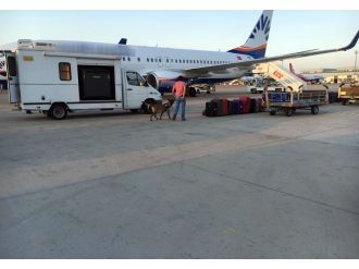 Fıkra gibi: Yanlış anlaşılma uçakta bomba arattı