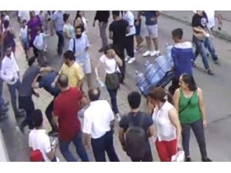 Hesaba itiraz eden turistin darp edilme anı kamerada