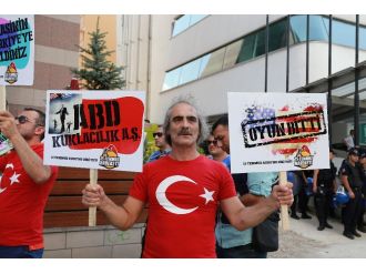 Büyükelçilik önünde Biden protestosu