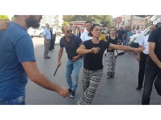 FETÖ’cülerin yakınlarından coplu saldırı