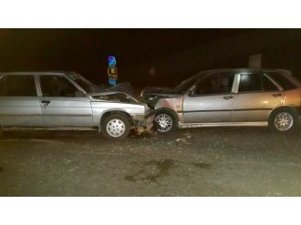 İki otomobil kafa kafaya çarpıştı: 7 yaralı