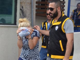 Eşini kıskandı, yanlışlıkla müşteriyi öldürdü