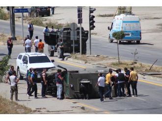 Zırhlı araçlar kaza yaptı: 3 asker, 3 polis yaralı