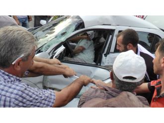 Vatandaşlar itfaiyeyi beklemedi yaralıyı böyle kurtardı