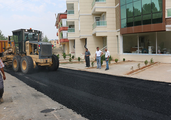Pazarcık’ta Asfalt Çalışmaları Devam Ediyor