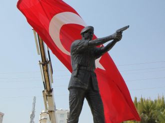 Ömer Halisdemir’in anıt heykeli dikildi