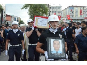 Kocaelili şehit polis toprağa verildi