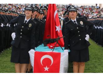 Kadın polisler başörtüsü ile görev yapabilecek