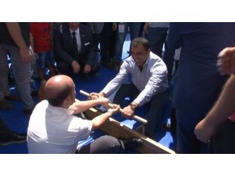 Bilal Erdoğan ve Hamza Yerlikaya’dan mas güreşi