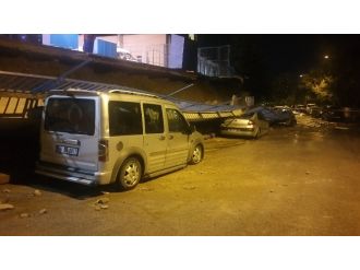 Ankara’da yağışın etkisiyle semt pazarının duvarı çöktü