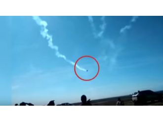 Gösteri uçağı düştü: Pilot hayatını kaybetti