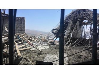 Bingöl’de inşaat iskelesi çöktü: 5 yaralı