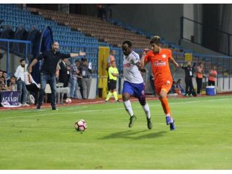 Karabükspor evinde önde