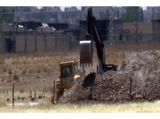 Suriye sınırına hendek kazılıyor