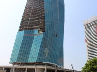 43 katlı binada dehşet: 1 ölü, 1 yaralı