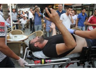 Çay içerken silahlı saldırıya uğradı