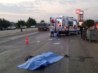 İşçi servisi traktörle çarpıştı: 1 ölü, 26 yaralı