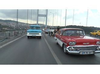 Klasik otomobillerle "Zafer ve Demokrasi" konvoyu