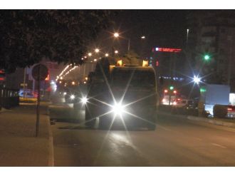 Tam 30 araçlık askeri konvoy sınıra gönderildi