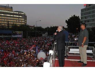Kılıçdaroğlu ’30 Ağustos’ yürüyüşüne katıldı