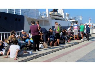 90 kaçak göçmen son anda kurtarıldı