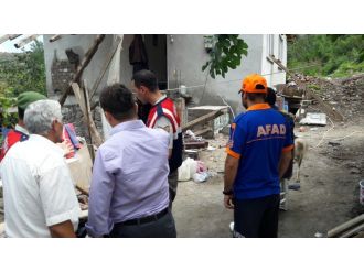 Balkon 2 kardeşin üzerine çöktü