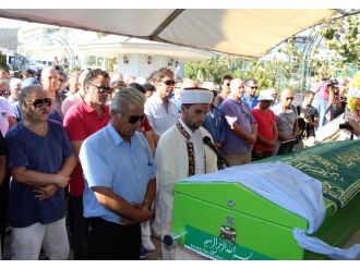 Onu yalnız bırakmadılar