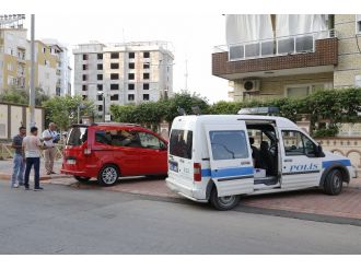 Banka soygunu teşebbüsü kilitli kapıya takıldı