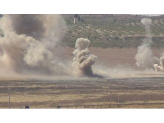 Sınırda art arda 12 patlama