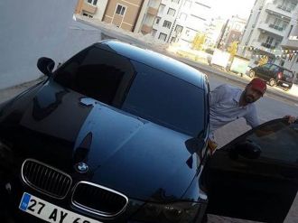 İş yerini kurşunladı, otomobilde başından vuruldu