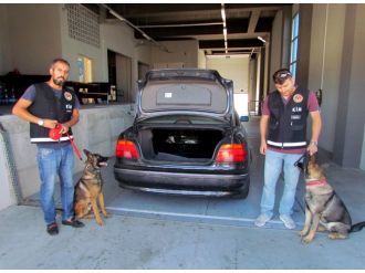 Yabancı kadın kuryede 1 milyonluk eroin