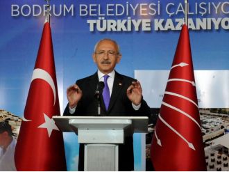 Açılış töreniyle ilgili eleştirilerini sürdürdü