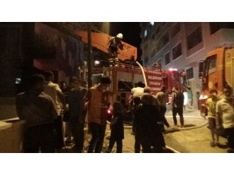 Kocasına sinirlendi evi yaktı