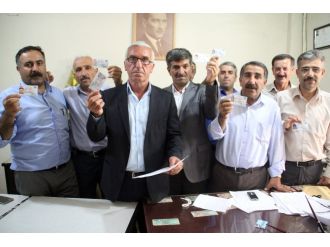 Hakkarili muhtarlardan ilginç protesto