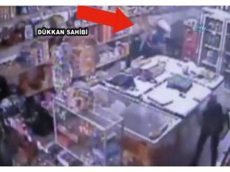 Pencereden dükkana kurşun yağdırdı