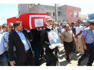 Şehit korucu Kürtçe ağıtlarla defnedildi