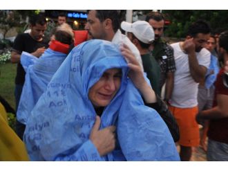 Tur teknesi battı: 80’e yakın yolcu kurtarıldı