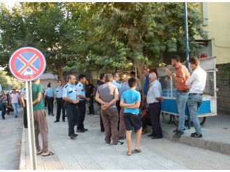 Alay komutanlığı önünde levyeli kavga: Asker havaya ateş açtı