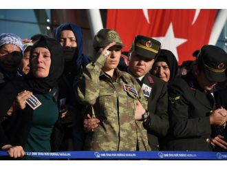 Şehit ağabeyini böyle karşıladı