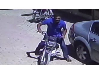 Motosiklet hırsızı kamerada